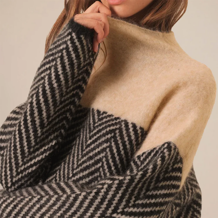 Eireann Sweater | Soft Cashmere Turtleneck Sweater