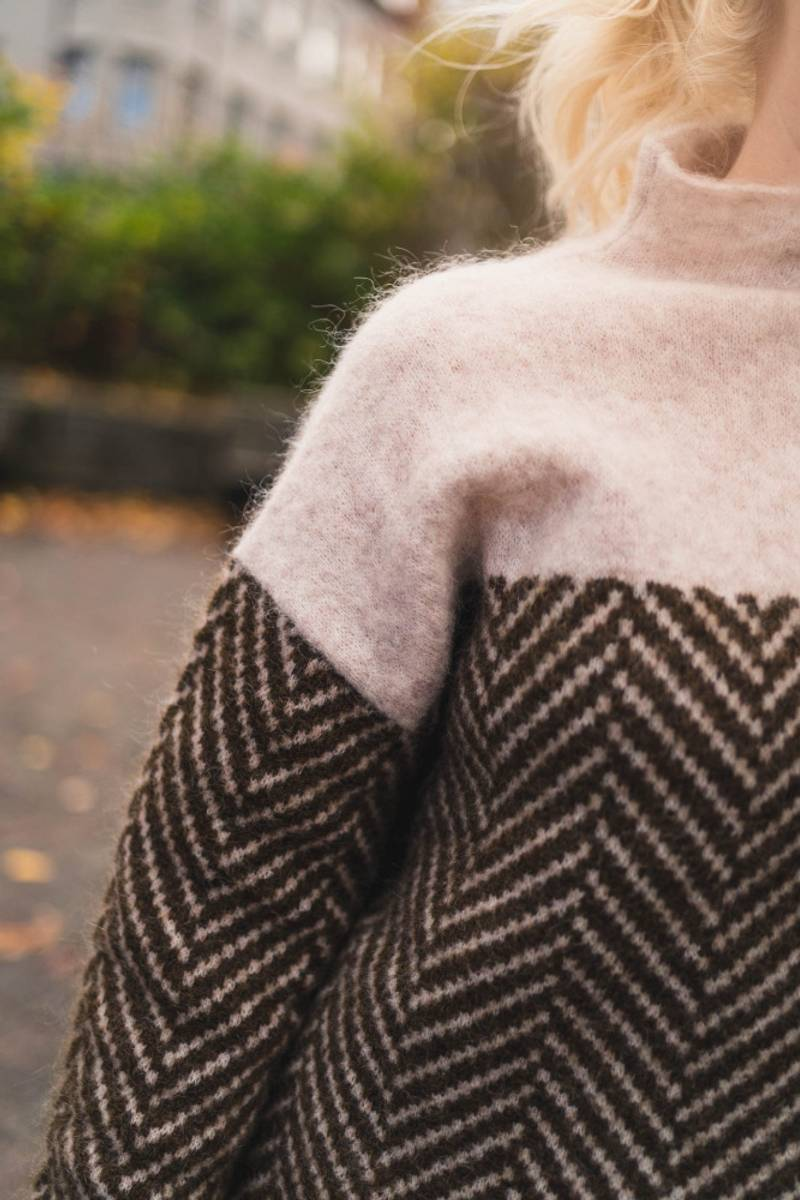 Eireann Sweater | Soft Cashmere Turtleneck Sweater